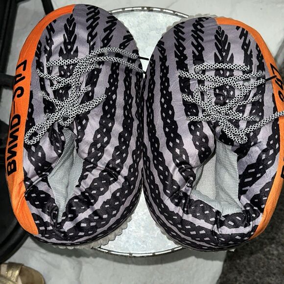 Designer Style Ultra Plush & Comfy Sneaker Slipper Unisex Fit To 11.5 Brand New. - Picture 1 of 6